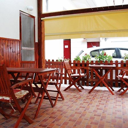 Voyager Bed & Breakfast Новий Сад Ресторан фото