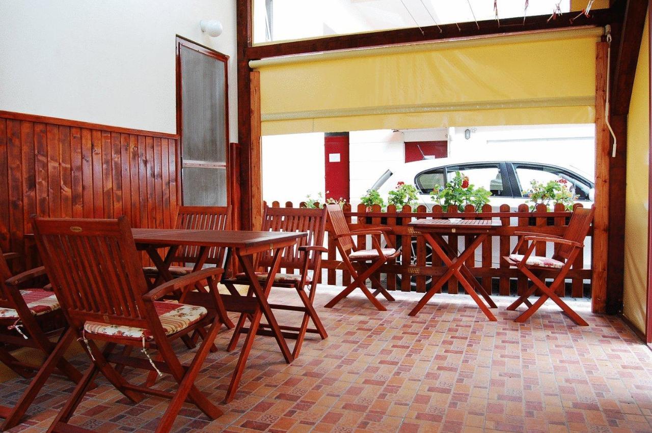 Voyager Bed & Breakfast Новий Сад Ресторан фото
